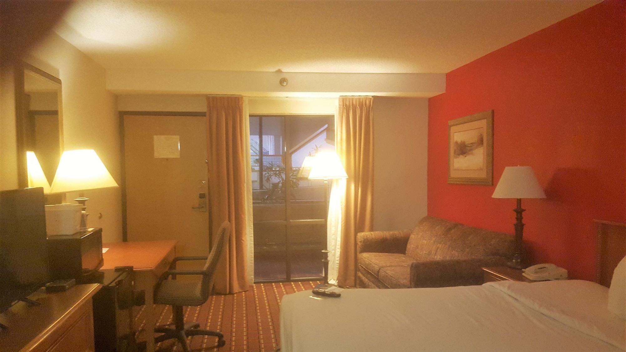 Salina Ambassador Hotel & Conference Center Luaran gambar