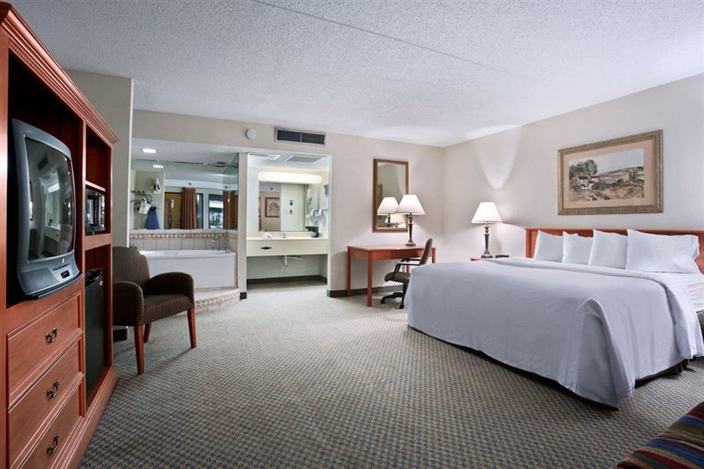 Salina Ambassador Hotel & Conference Center Bilik gambar